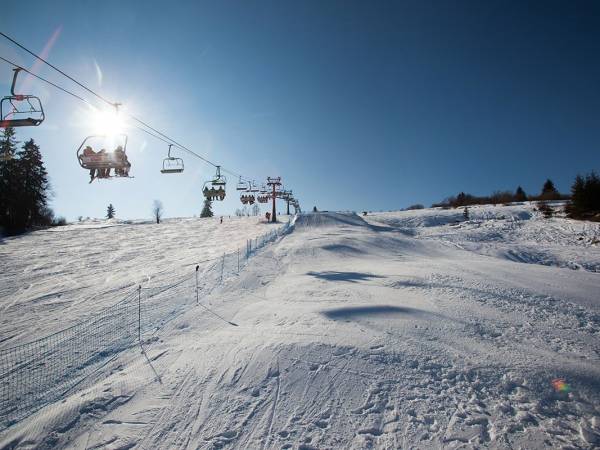 Optimal Winter Adventure: Skiing & Relaxation Combo in Poland